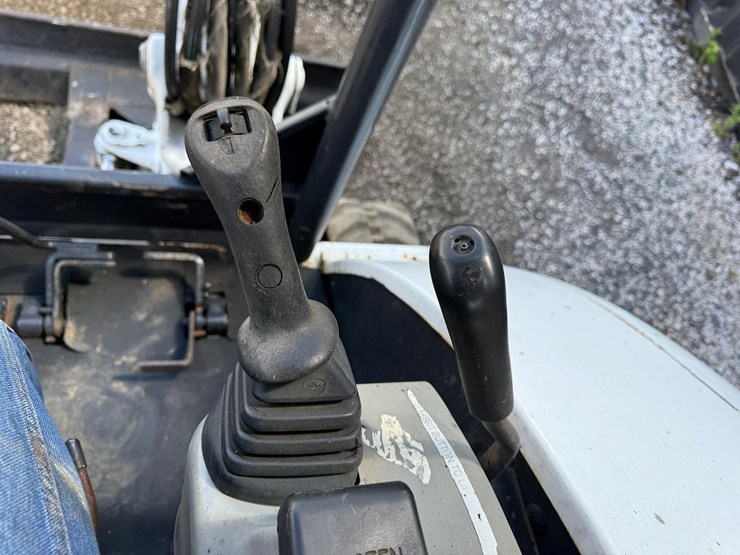 2006-bobcat-331-image-20