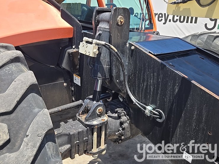 2018-jlg-1055-image-25