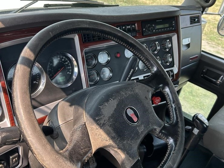 2007-kenworth-w900-image-19