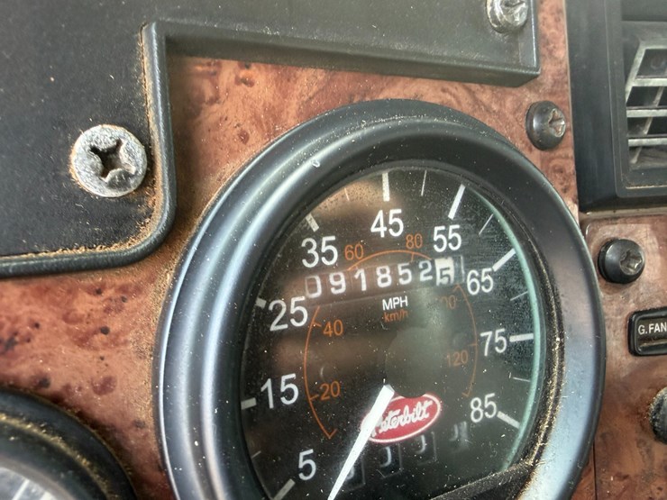 2007-peterbilt-335-image-70