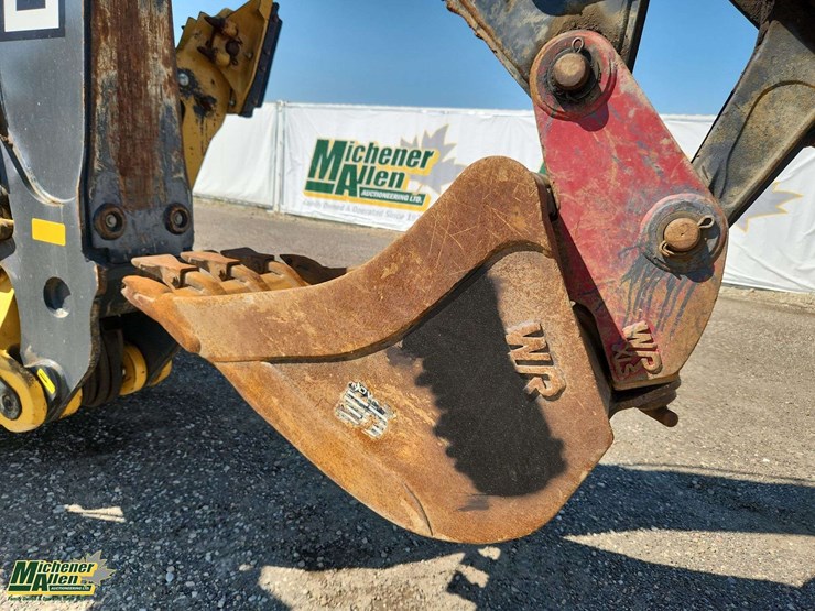 deere-410l-image-34