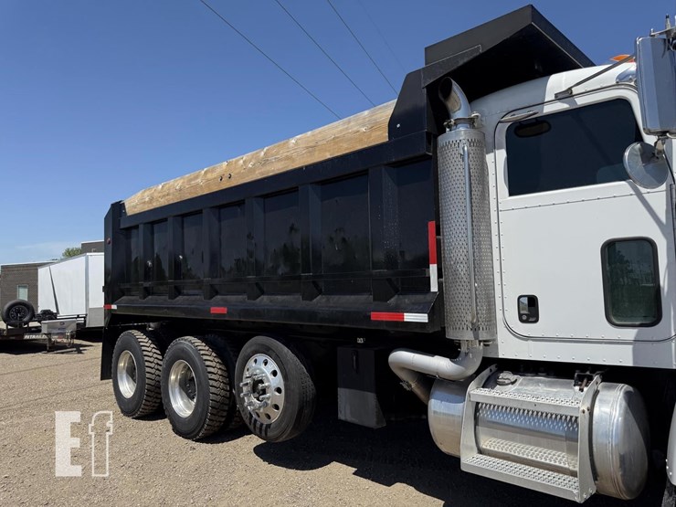 2005-peterbilt-335-image-8