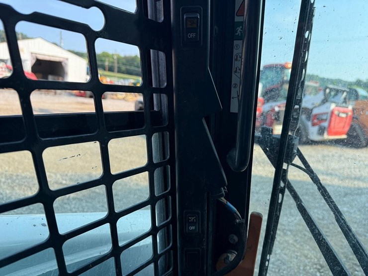 2023-bobcat-s740-image-23