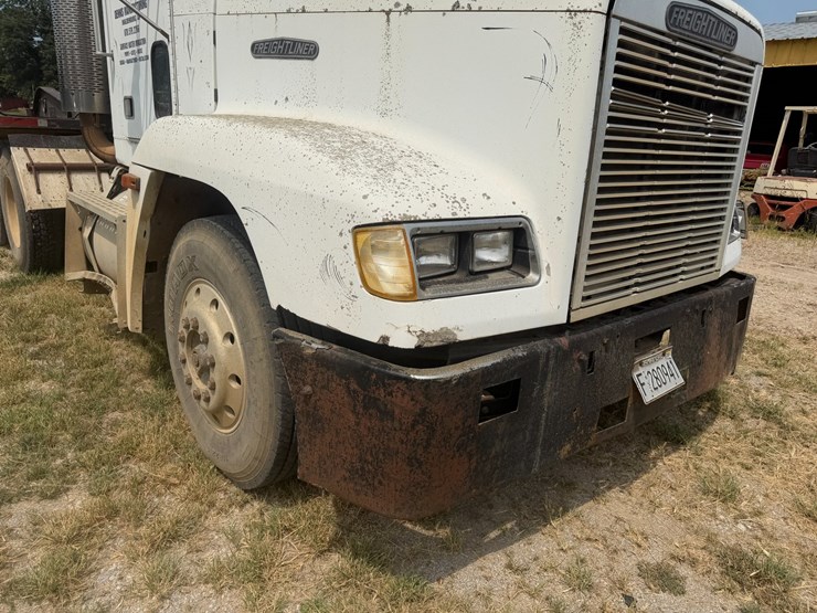 1990-freightliner-fld120-image-40
