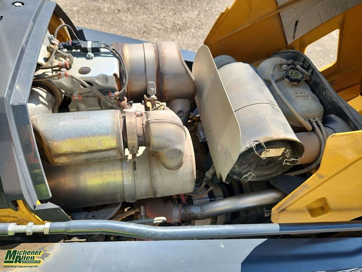 deere-410l-image-39
