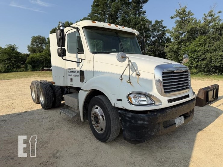 2003-freightliner-columbia-120-image-3