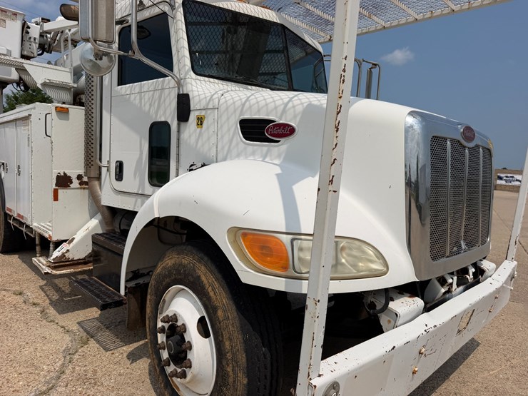 2007-peterbilt-335-image-16