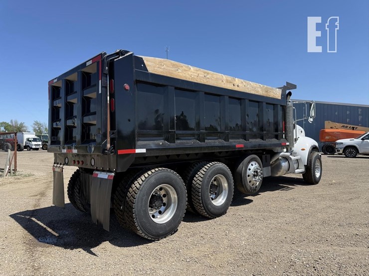 2005-peterbilt-335-image-9