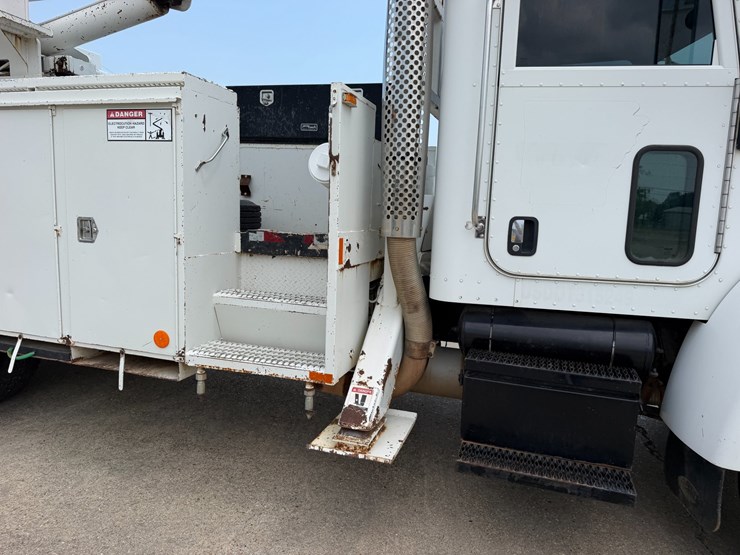 2007-peterbilt-335-image-17