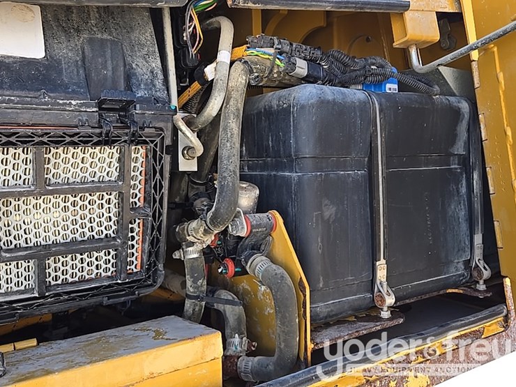 2020-caterpillar-d6k2-lgp-image-29