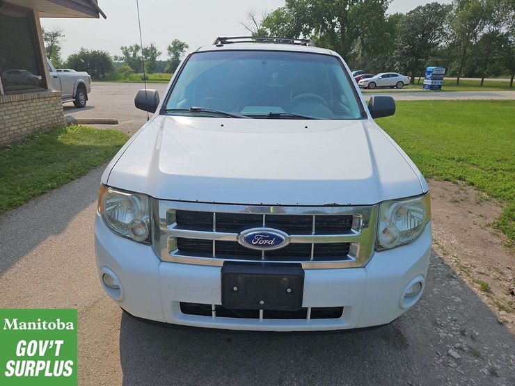 2011-ford-escape-image-3