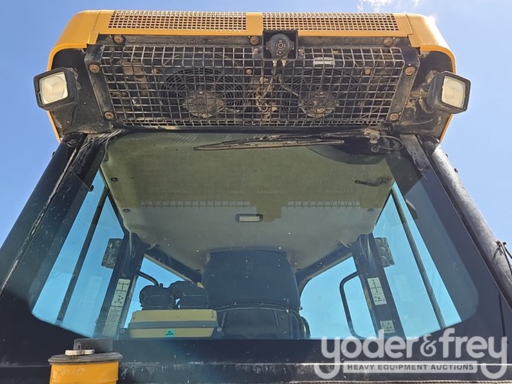2020-caterpillar-d6k2-lgp-image-43