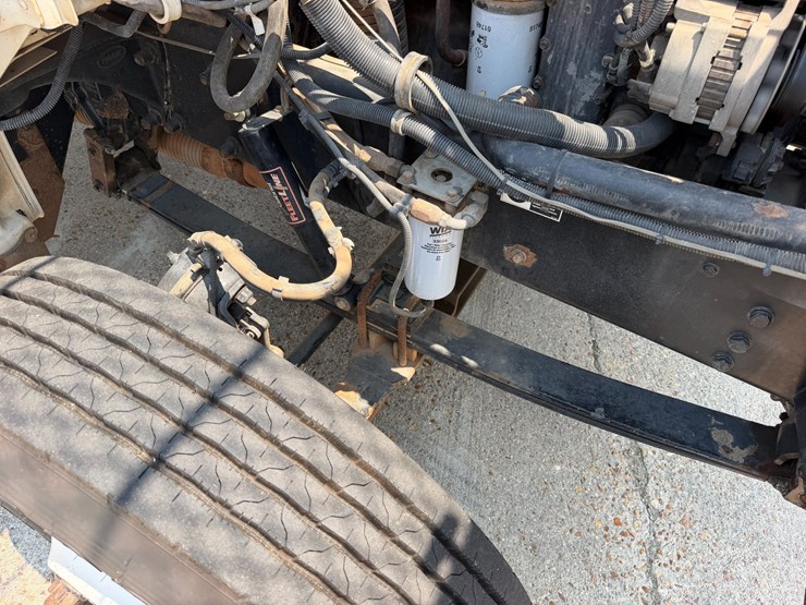 2007-peterbilt-335-image-98