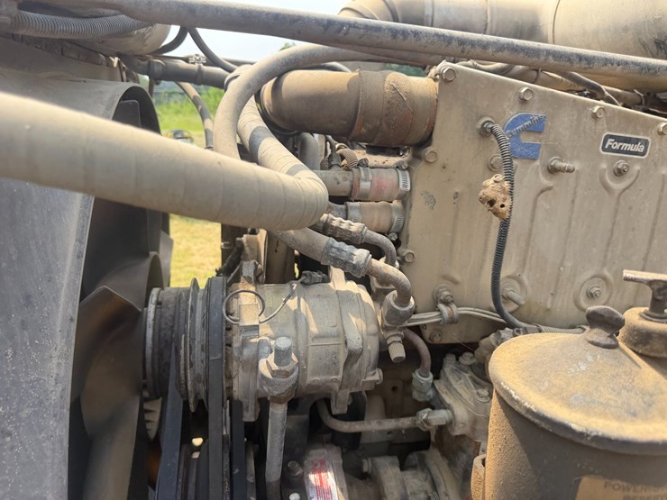 1990-freightliner-fld120-image-53