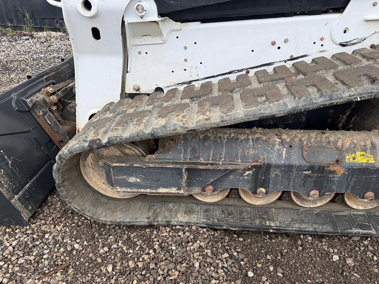 2022-bobcat-t770-image-17