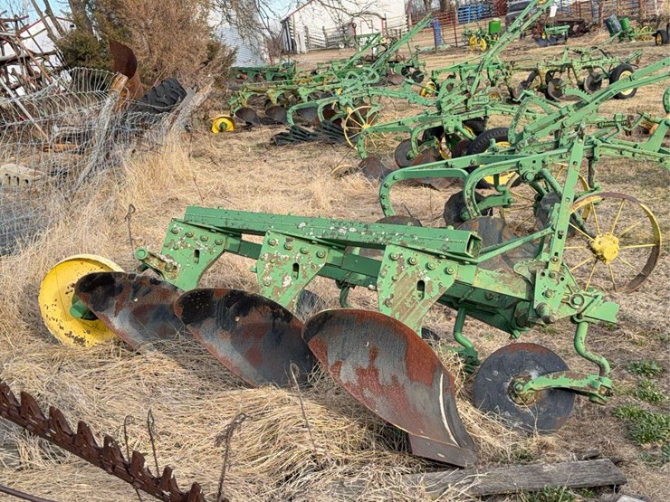 john-deere-three-point-three-bottom-plow-image-2