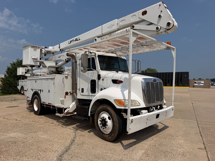 2007-peterbilt-335-image-2