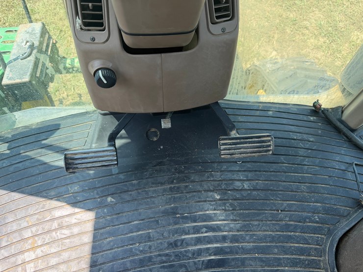 john-deere-8410t-image-74