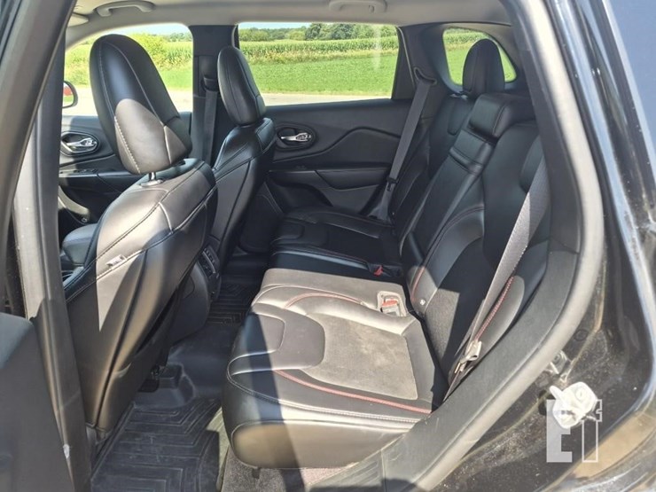 2018-jeep-cherokee-image-14