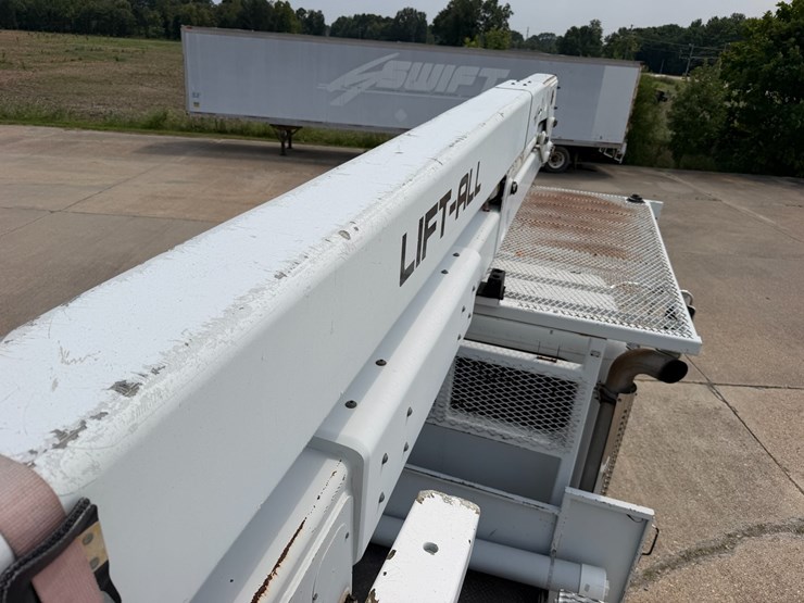 2007-peterbilt-335-image-53