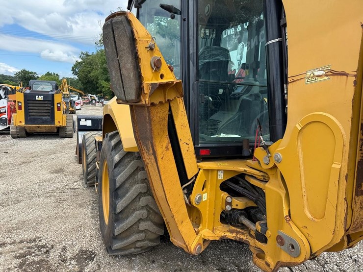 2018-caterpillar-440-image-17