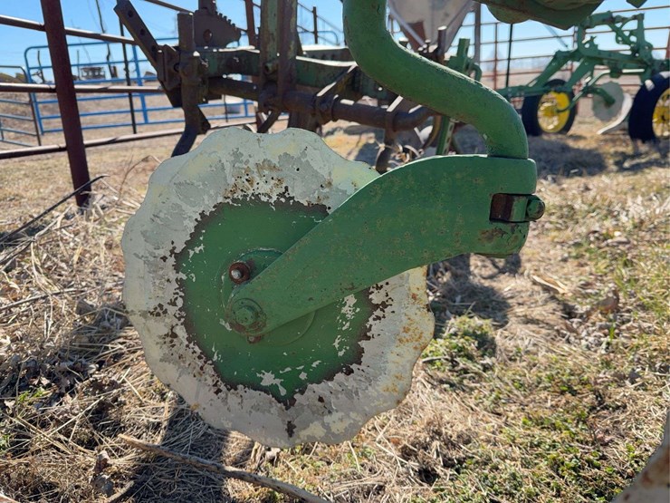 john-deere-three-point-two-bottom-plow-image-9