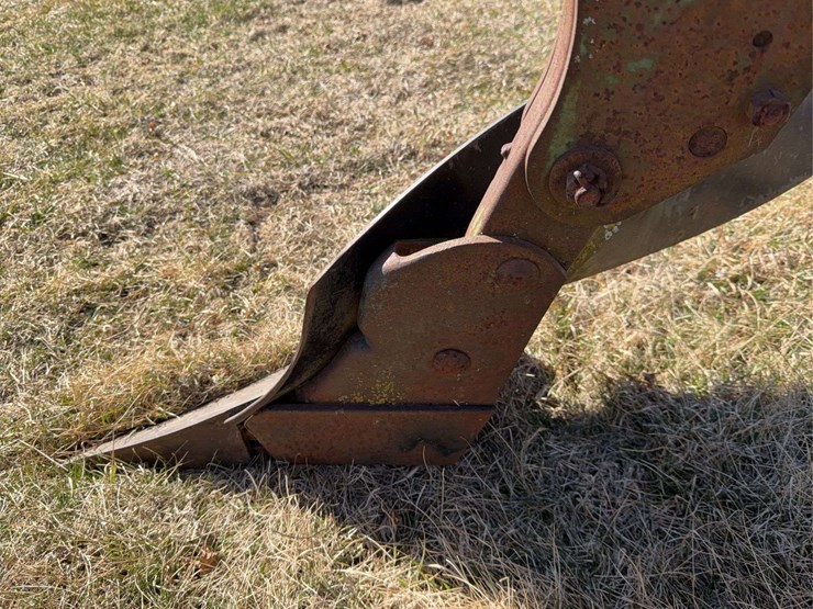 john-deere-three-point-three-bottom-plow-image-23