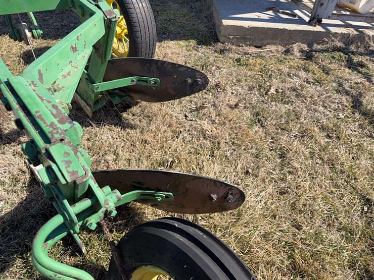 john-deere-pull-type-two-bottom-plow-image-21