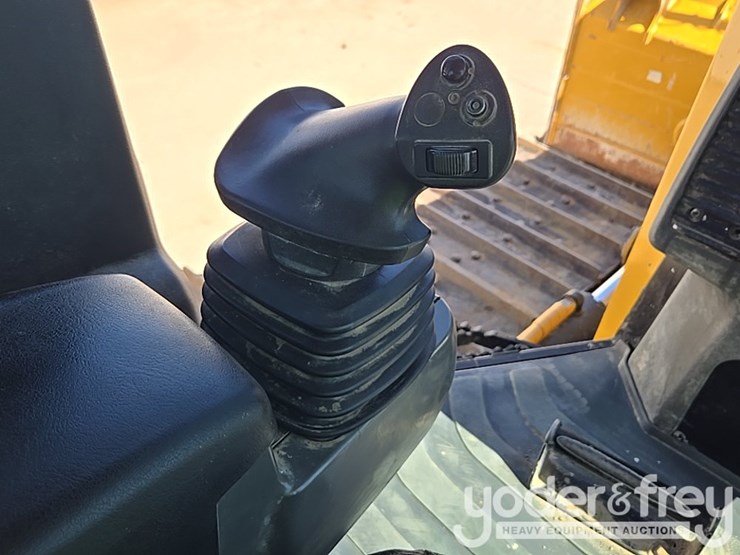 2020-caterpillar-d6k2-lgp-image-50
