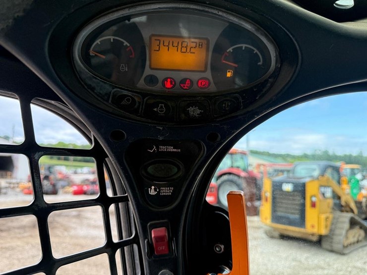 2013-bobcat-s650-image-23