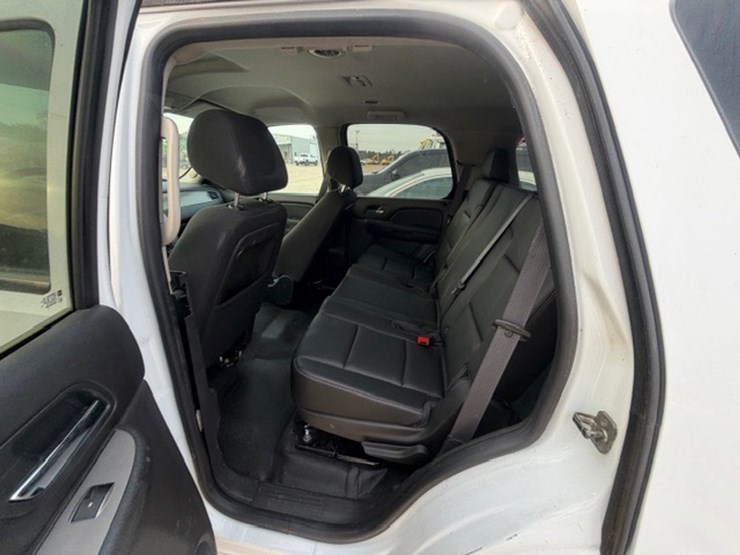 2012-chevrolet-tahoe-image-21