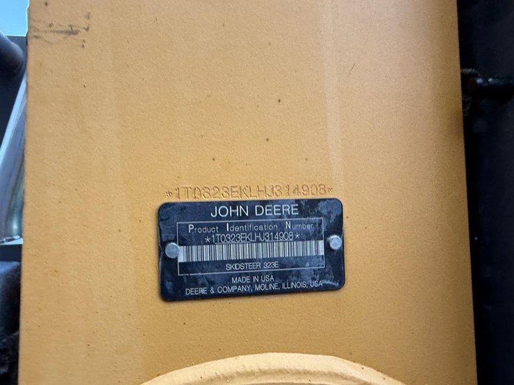deere-323e-image-27