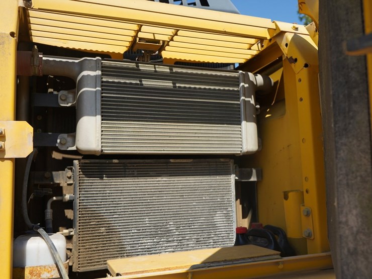 2002-komatsu-pc220-lc-7l-image-37
