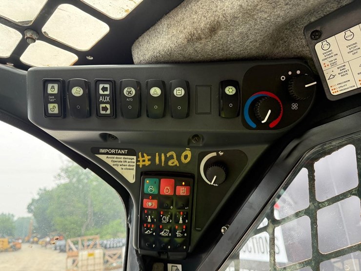 2020-deere-331g-image-22
