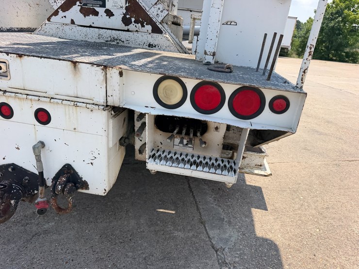 2007-peterbilt-335-image-25