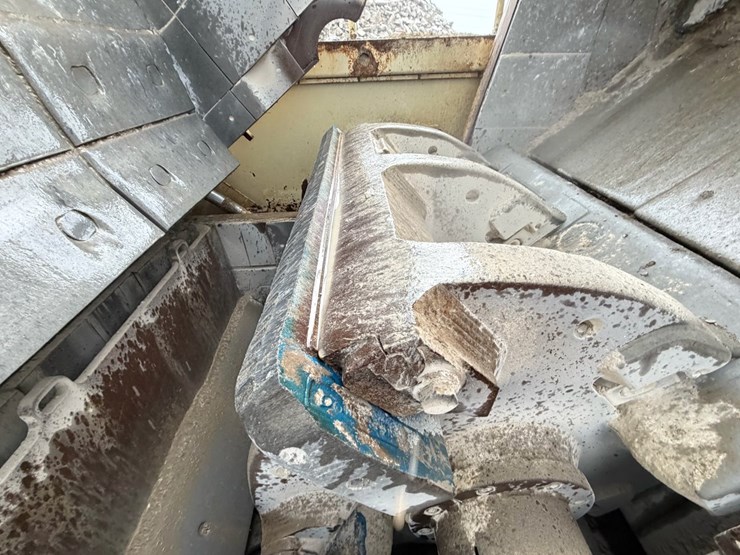2012-metso-lokotrack-lt1213-tracked-impact-crusher-plant-image-42