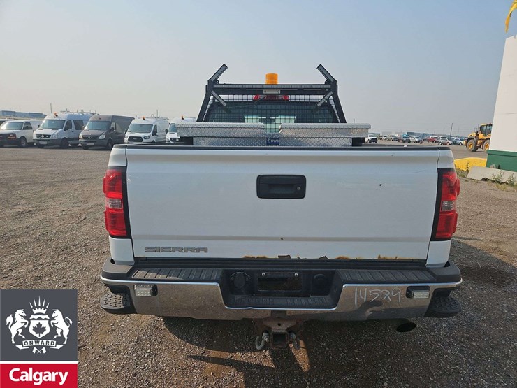 2015-gmc-sierra-2500hd-image-4