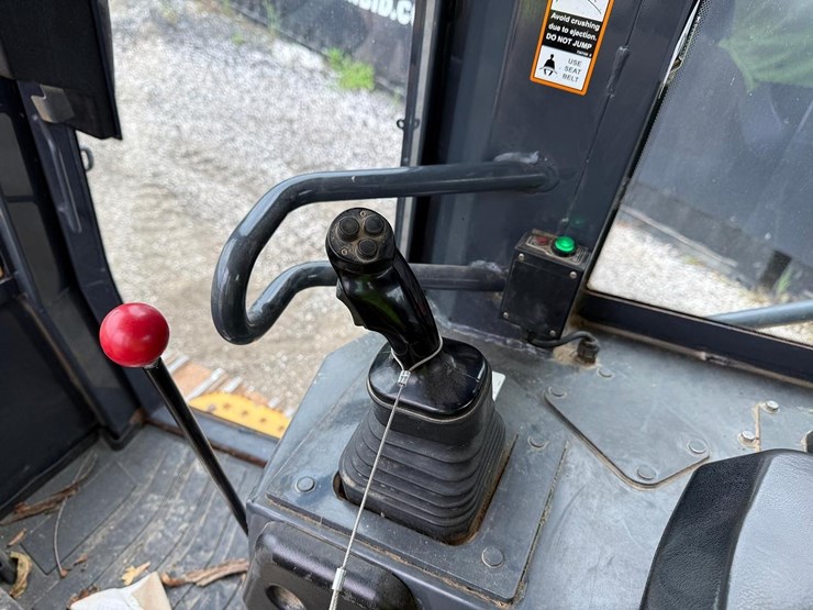 2018-deere-655k-image-25