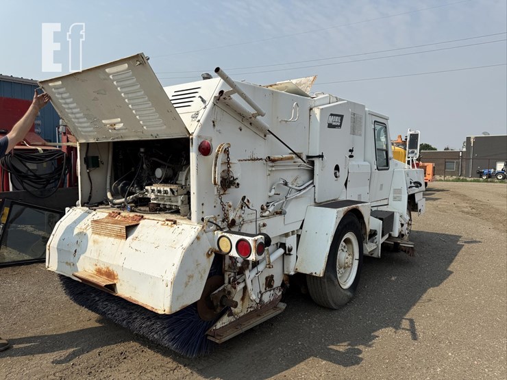 mobil-athey-street-sweeper-8401-image-13