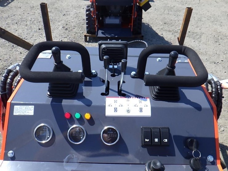 2026-tpm-t460-skid-steer-tracked-loader-image-13