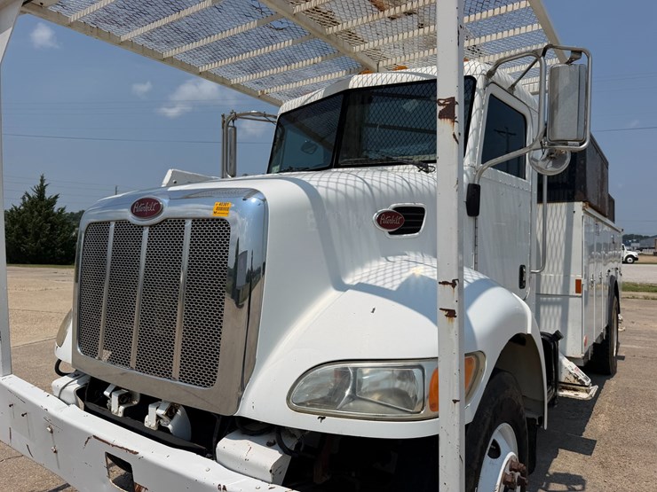 2007-peterbilt-335-image-12