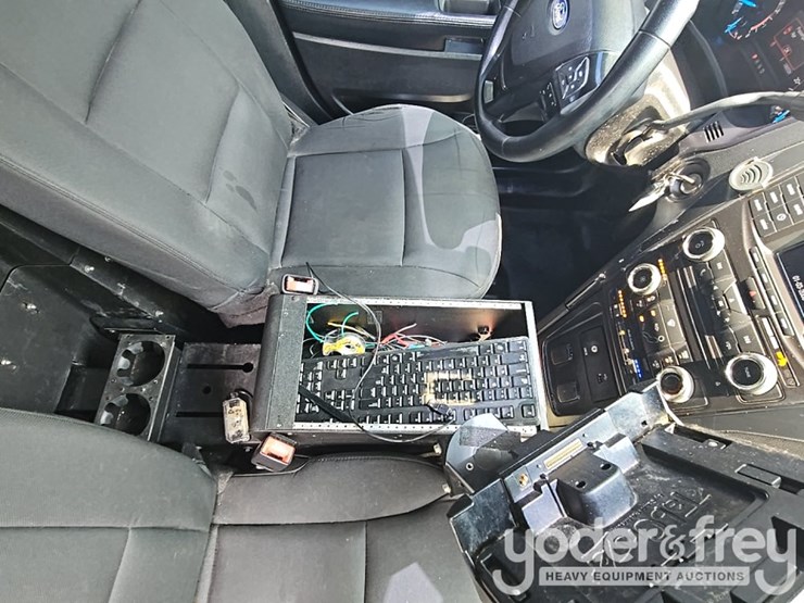 2017-ford-explorer-xlt-image-39