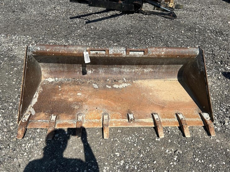 bobcat-74"-heavy-duty-skid-steer-tooth-bucket-image-1