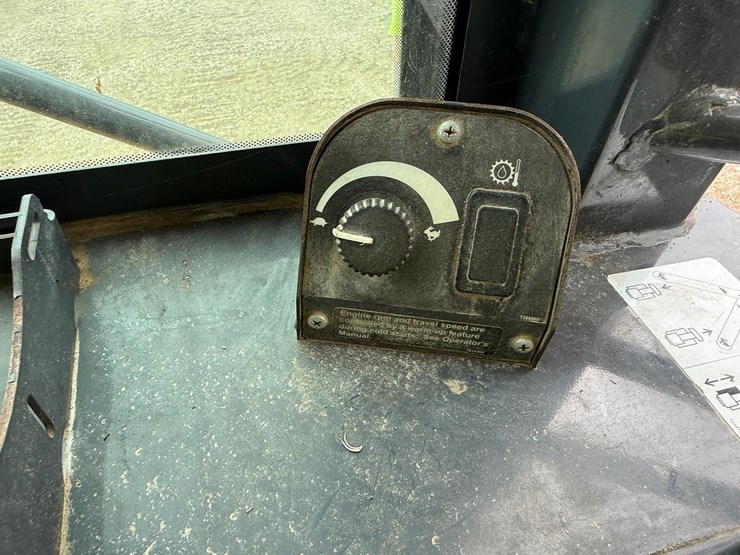 2018-deere-655k-image-28