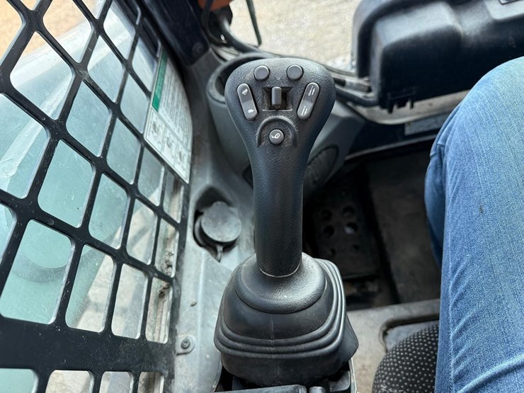 2023-bobcat-s740-image-24