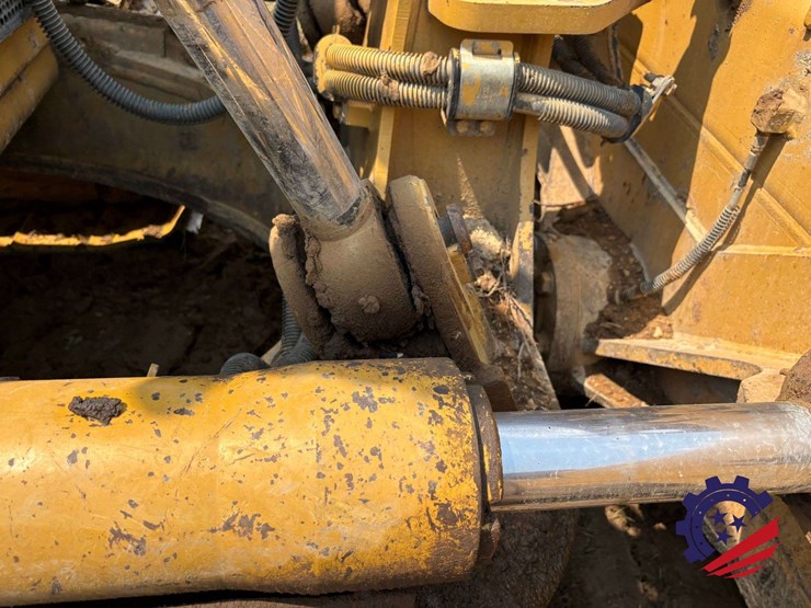 2015-caterpillar-d6t-lgp-image-19