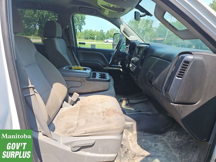 2015-chevrolet-3500-image-28