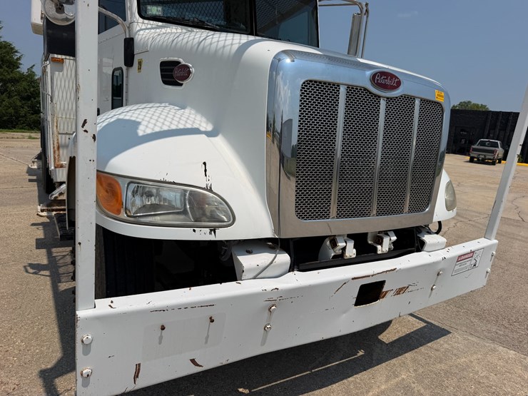 2007-peterbilt-335-image-14