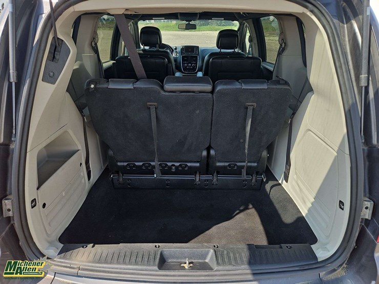 2016-dodge-grand-caravan-image-24