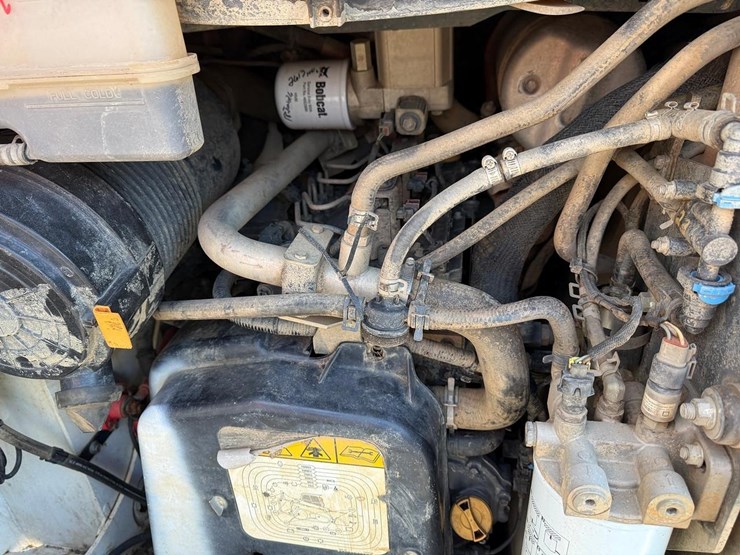 2020-bobcat-t76-image-15
